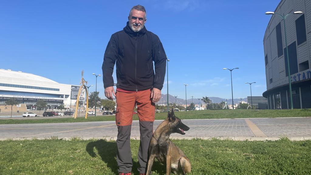 Manuel y su perra, Mora.