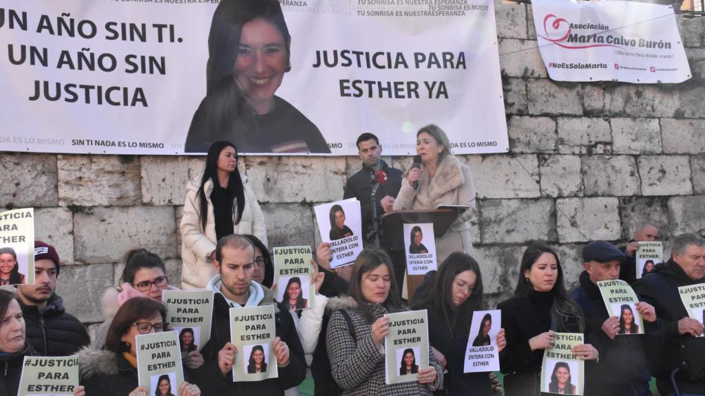 Marisol Burón, madre de Marta Calvo, interviene en el acto en recuerdo de Esther López.