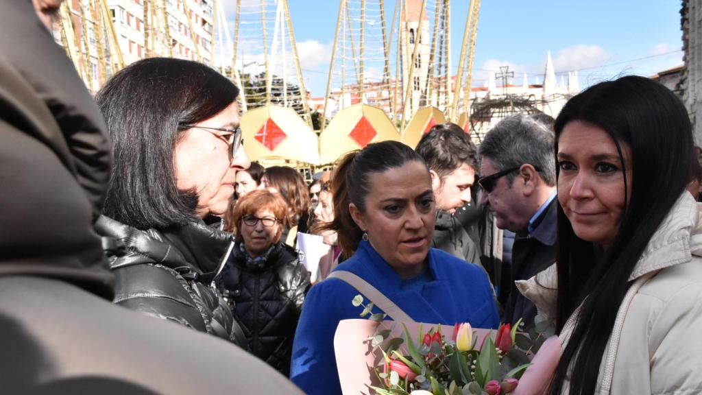 Inés López, hermana de Esther López, junto a Alicia Villar y Virginia Barcones.