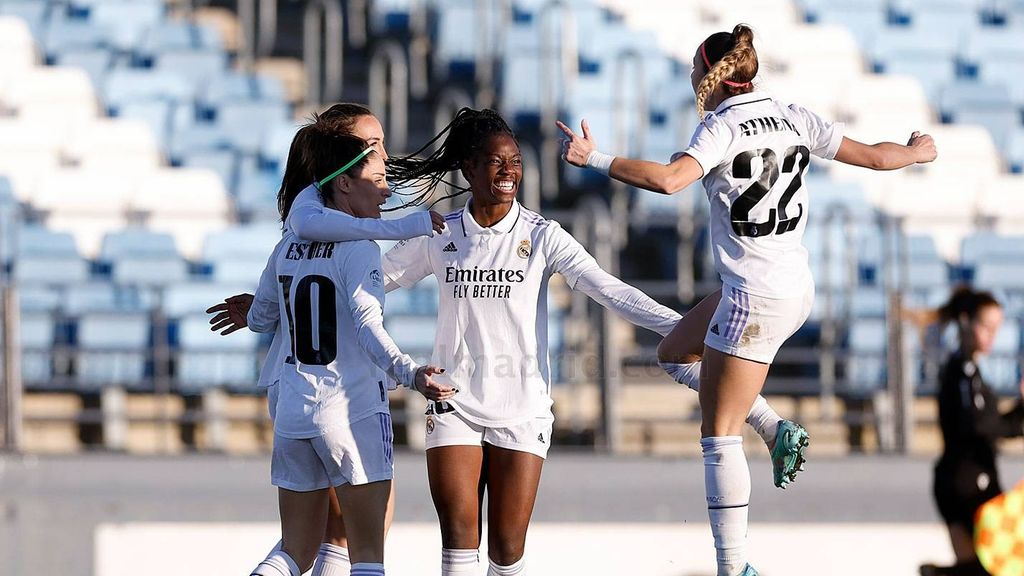 Las jugadoras del Real Madrid Femenino celebran el gol de Caroline Weir.