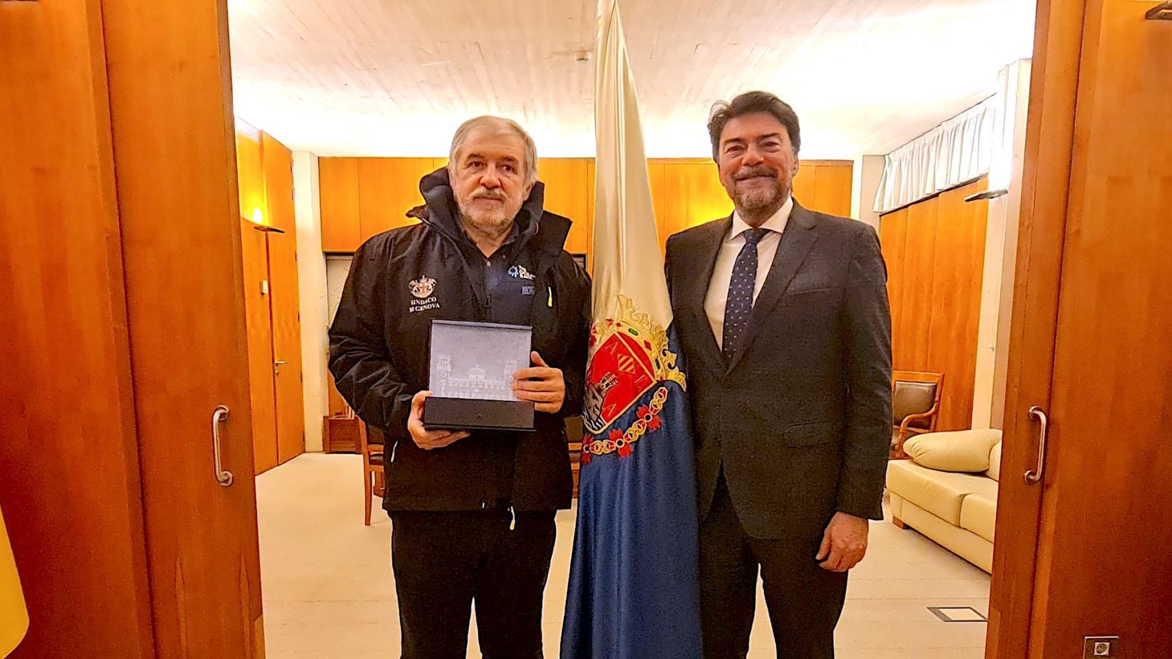 Los alcaldes Marco Bucci, de Génova, y Luis Barcala, de Alicante.