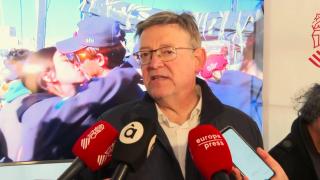 El presidente Ximo Puig en su visita a Alicante por la salida de la Ocean Race.