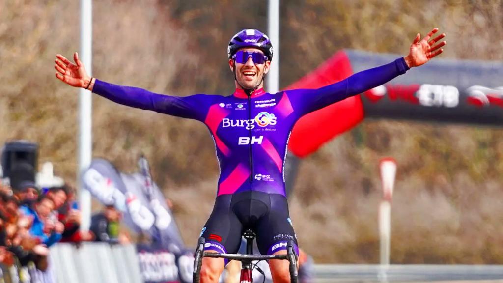 Felipe Orts entra en meta en el Campeonato de España de Ciclocros 2023