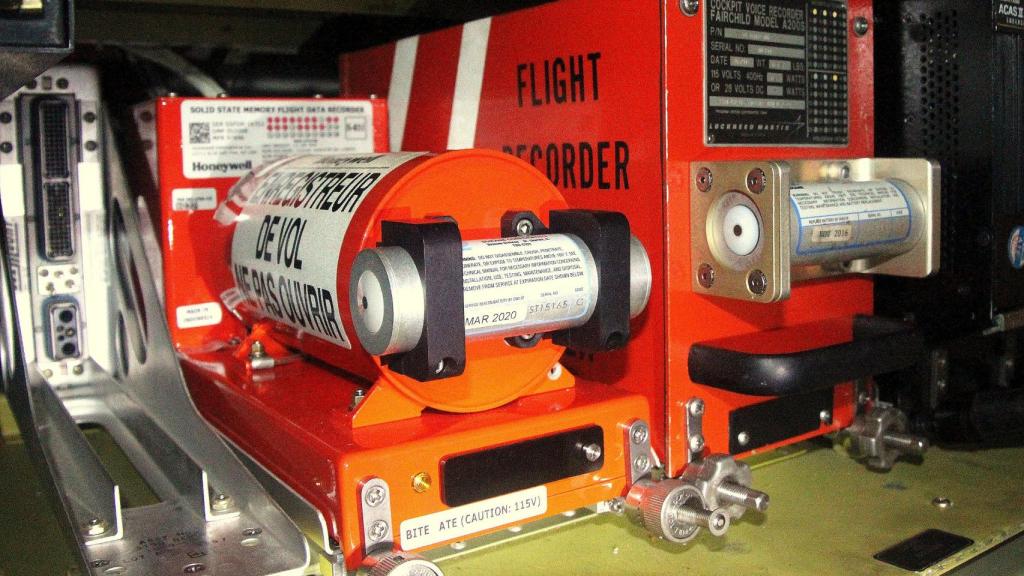 Caja negra instalada en un avión