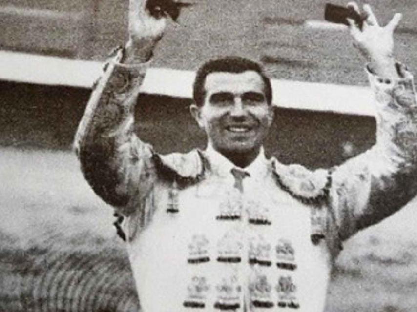 Luguillano paseando las orejas en Las Ventas en 1967
