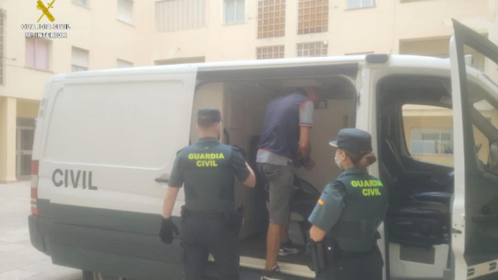 Uno de los arrestados en una imagen difundida por la Guardia Civil.
