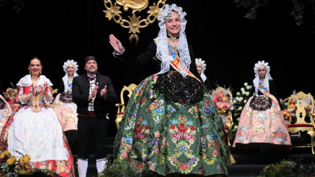 La Bellea del Foc Infantil, Inés Llavador, en su Proclamación en el Teatro Principal.