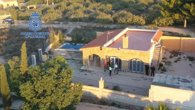 La operación policial contra una red en una de las casas de campo donde cultivaban marihuana.
