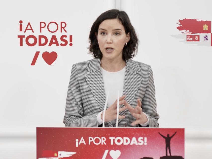 La viceportavoz del PSCyL en las Cortes, Patricia Gómez Urbán, y la secretaria de Igualdad socialista, Andrea Fernández, durante la rueda de prensa de este lunes.