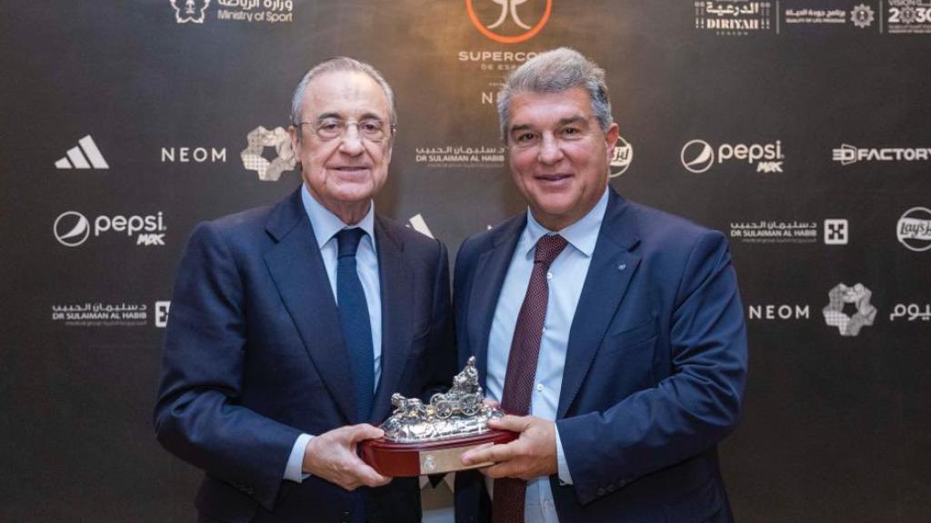 Florentino Pérez y Joan Laporta, durante la final de la Supercopa de España