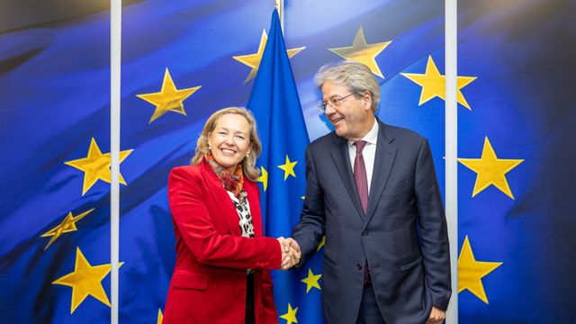 La vicepresidenta Nadia Calviño durante su reunión este lunes con el comisario de Asuntos Económicos, Paolo Gentiloni.