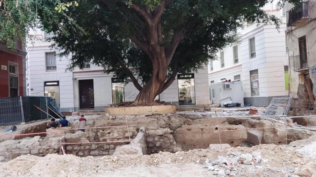 Trabajos arqueológicos en la Plaza San Pedro de Alcántara, en Málaga.
