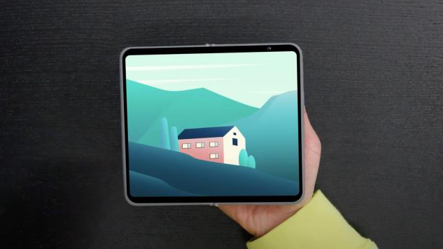Fotografía de lo que sería el Pixel Fold según el modelo dummy.