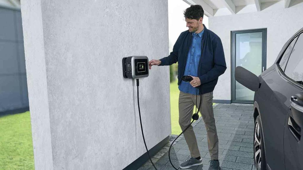 Cargador de pared para vehículos.