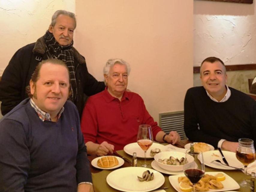 Antonio Córcoles se unió a nuestra mesa tras el almuerzo para los cafés.