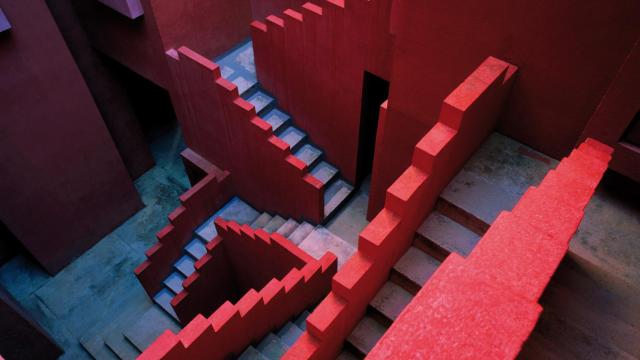 Detalle de la Muralla Roja, obra del arquitecto Ricardo Bofill.
