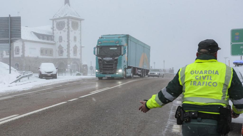 Nieve en el puerto leonés de Pajares.