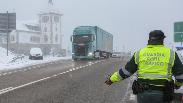 Nieve en el puerto leonés de Pajares.
