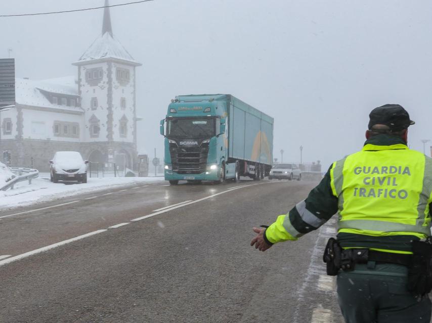 Nieve en el puerto leonés de Pajares.