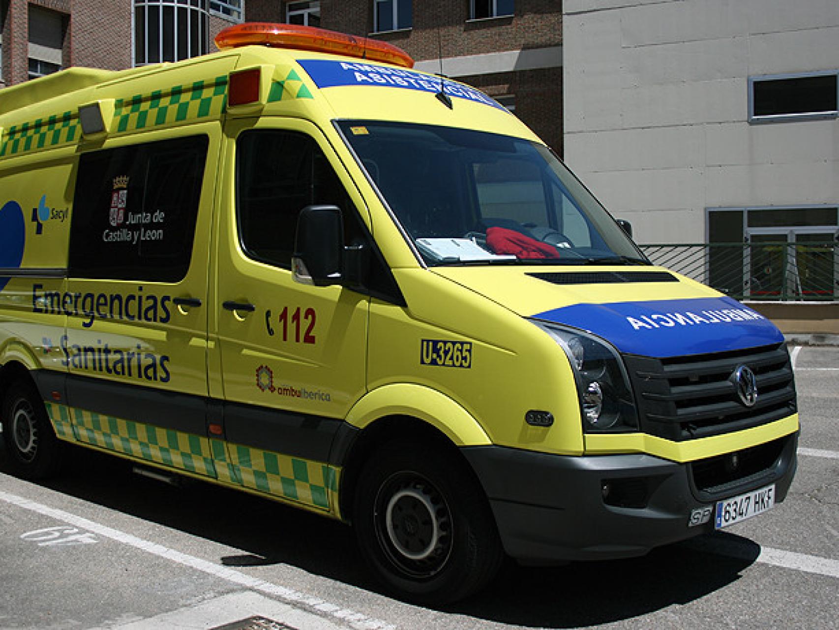 Imagen de una ambulancia medicalizada de Sacyl.