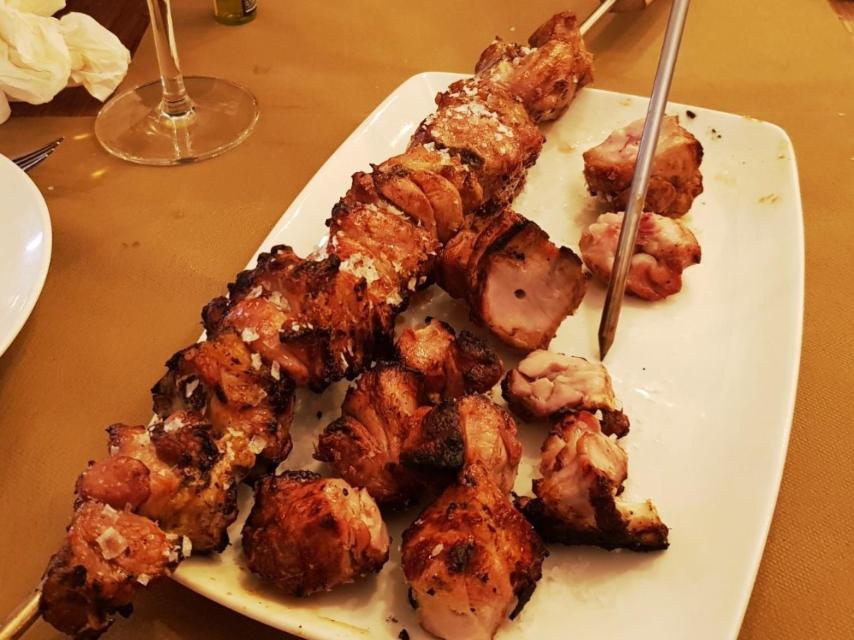 El pincho de lechazo resultó de un sabor delicioso.