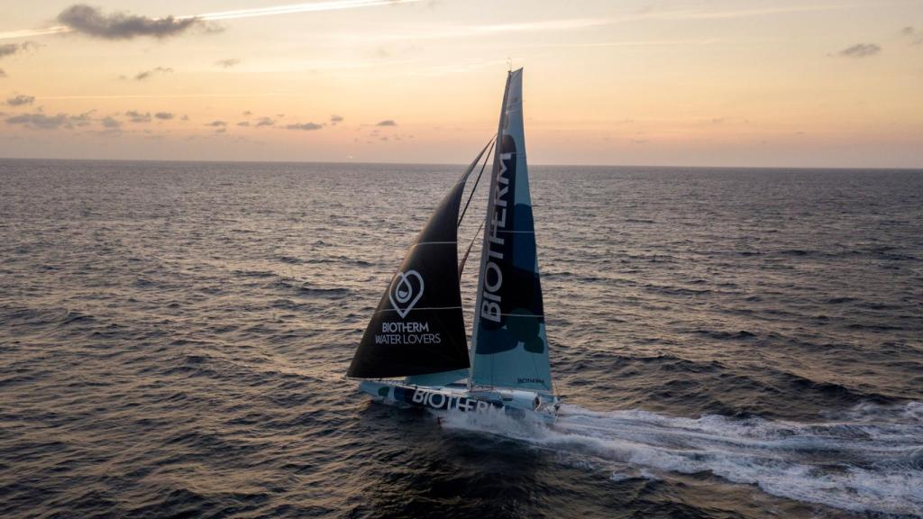 Barco del Biotherm Sailing Team.
