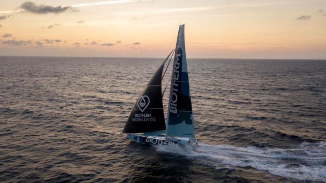 Barco del Biotherm Sailing Team.