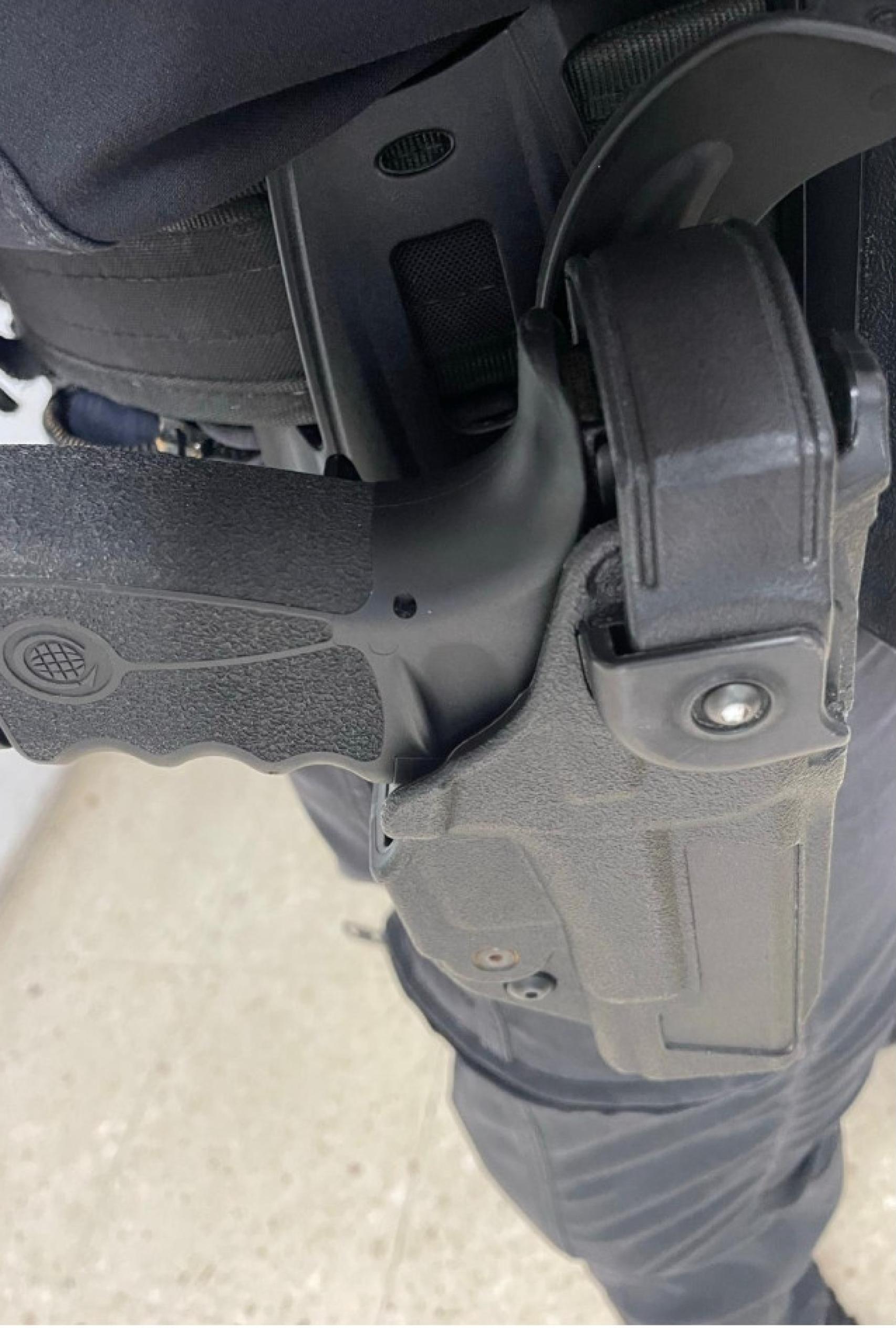 Algunas de las armas defectuosas, ya en manos de los guardias civiles.