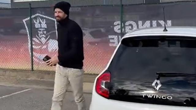 Piqué al volante del Renault Twingo el pasado fin de semana.