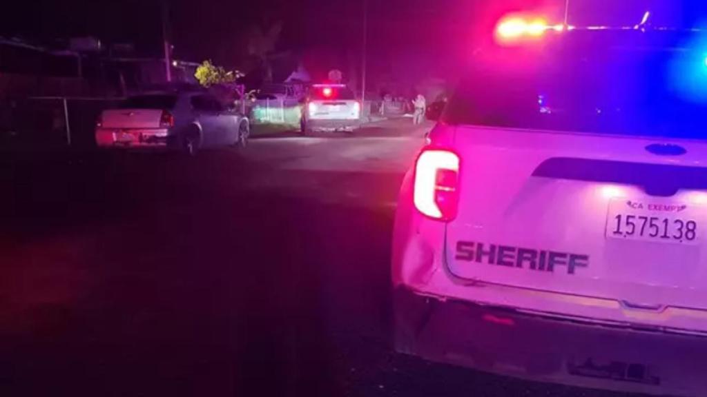 Un coche del Departamento del Sheriff en el lugar de los hechos.