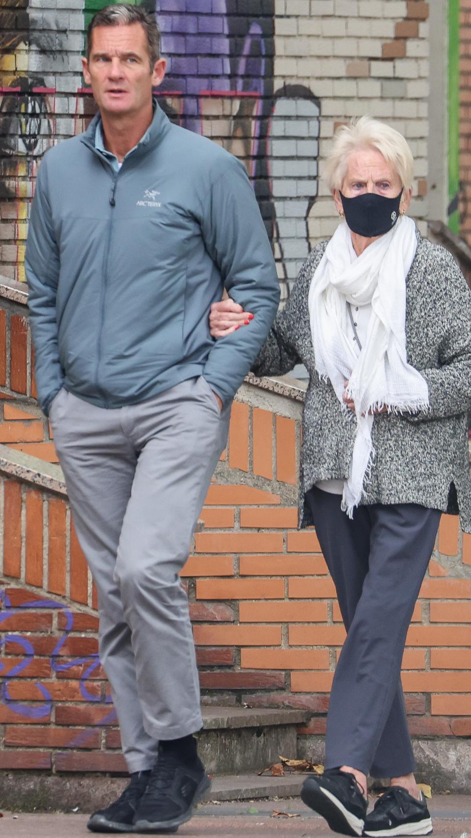 Urdangarin junto a su madre, Claire Liebaert Courtain, en una imagen tomada el 9 de octubre de 2021.