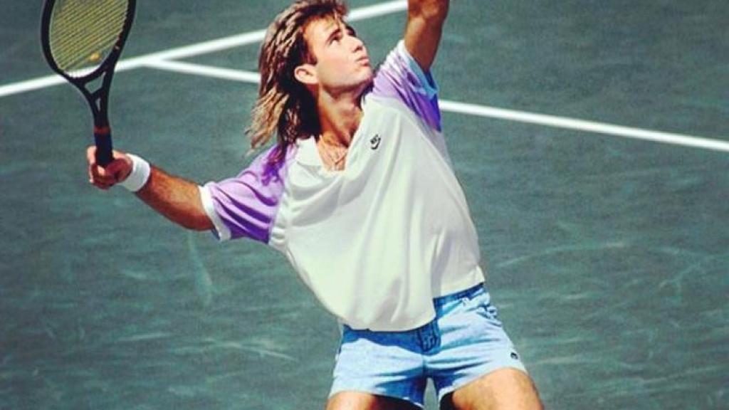 Agassi con vaqueros y peluca.