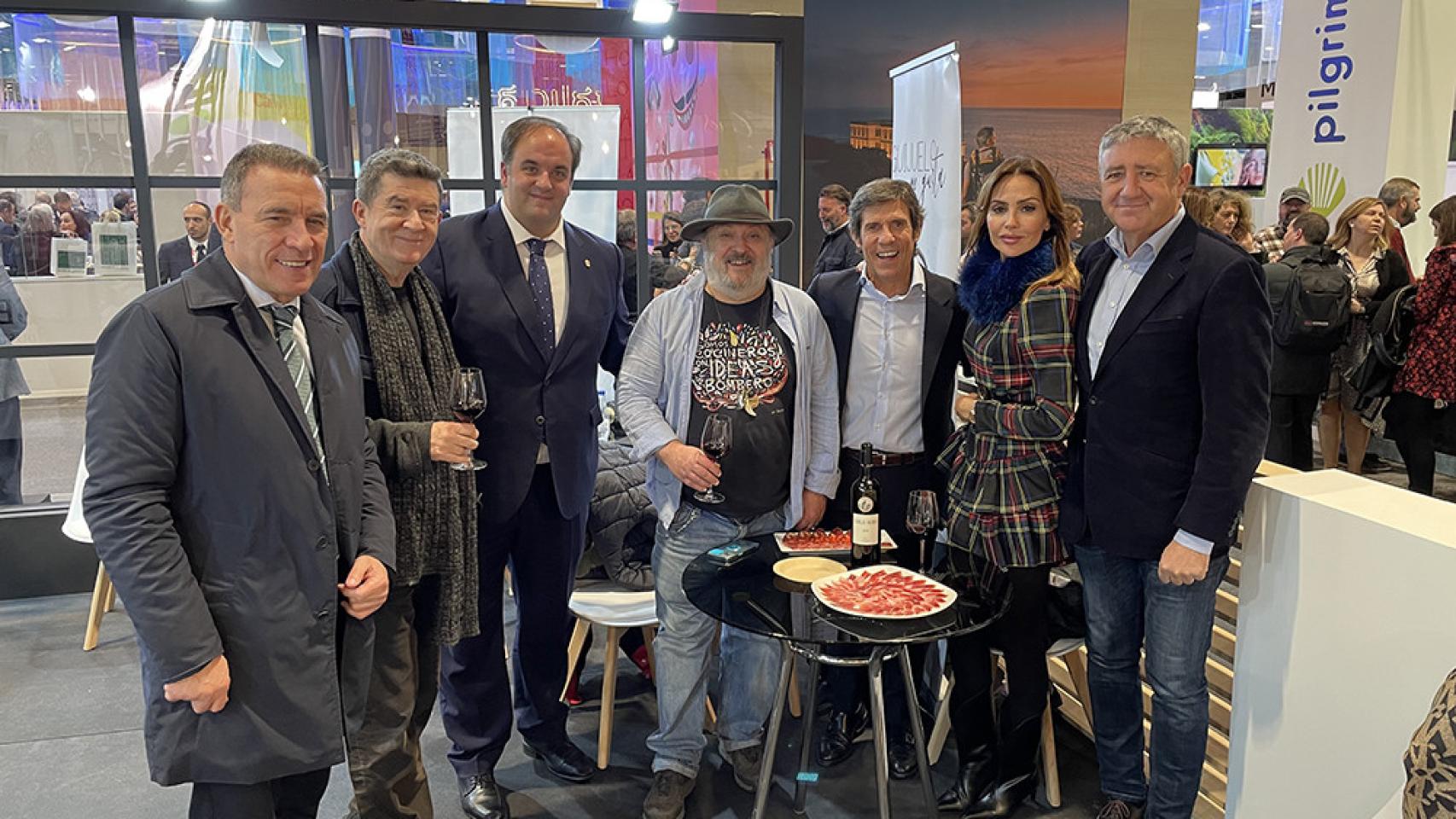 Personalidades en el stand del Ayto de Guijuelo en Fitur
