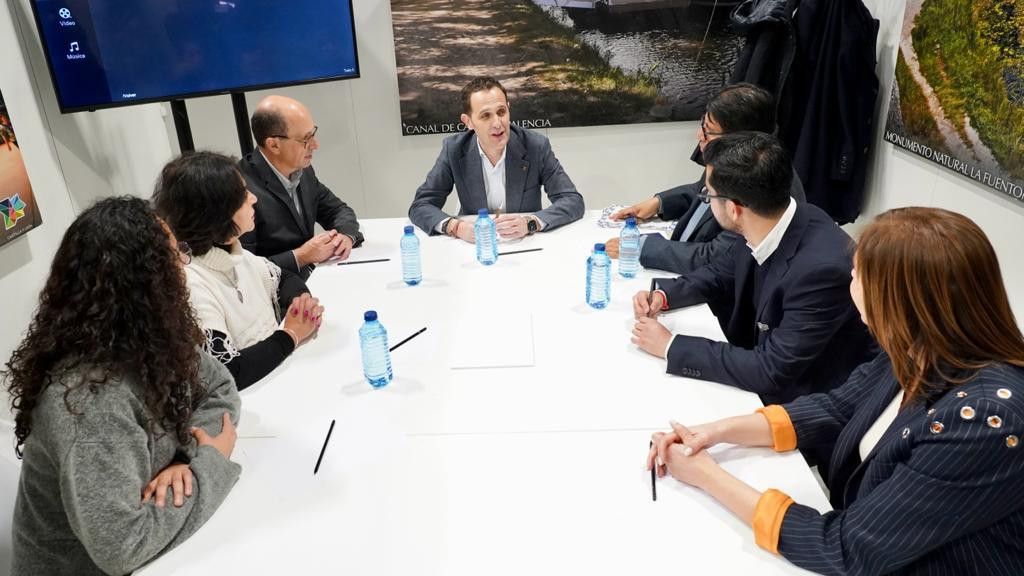 Reunión de Conrado Íscar con los representantes de Puebla, México, en FITUR.