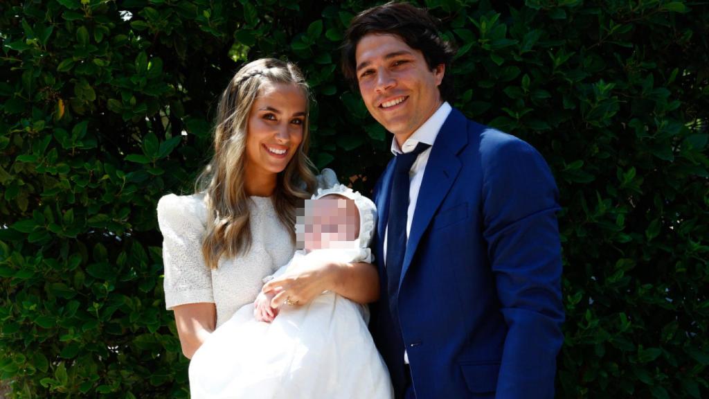 María Pombo y Pablo Castellano junto a su hijo Martín.