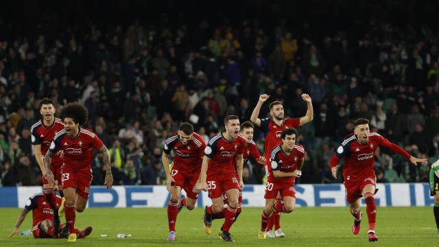 Los jugadores de Osasuna celebran el pase.