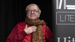 Luis Antonio de Villena, entre el desencanto y la belleza