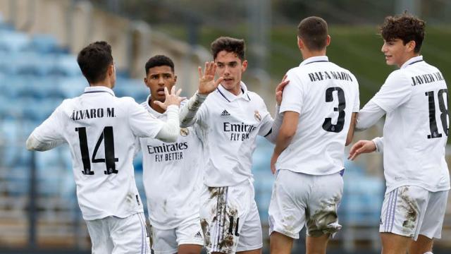 Sergio Arribas celebra un gol con el Castilla