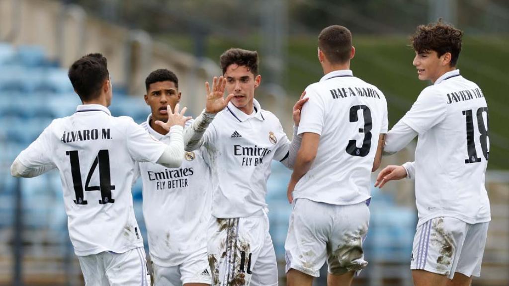 Sergio Arribas celebra un gol con el Castilla