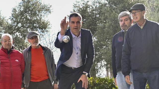 Sánchez, jugando a la petanca.