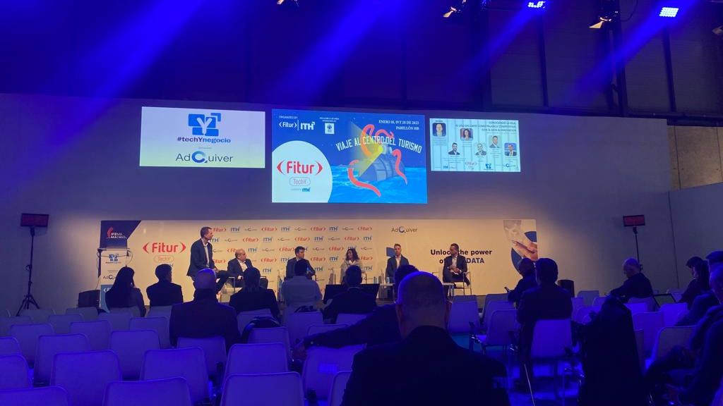 Un momento sobre la mesa redonda El uso del dato como palanca competitiva durante FITURTECHY.