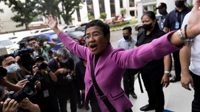 La periodista filipina Maria Ressa, Nobel de la Paz en 2021, es absuelta de evasión fiscal