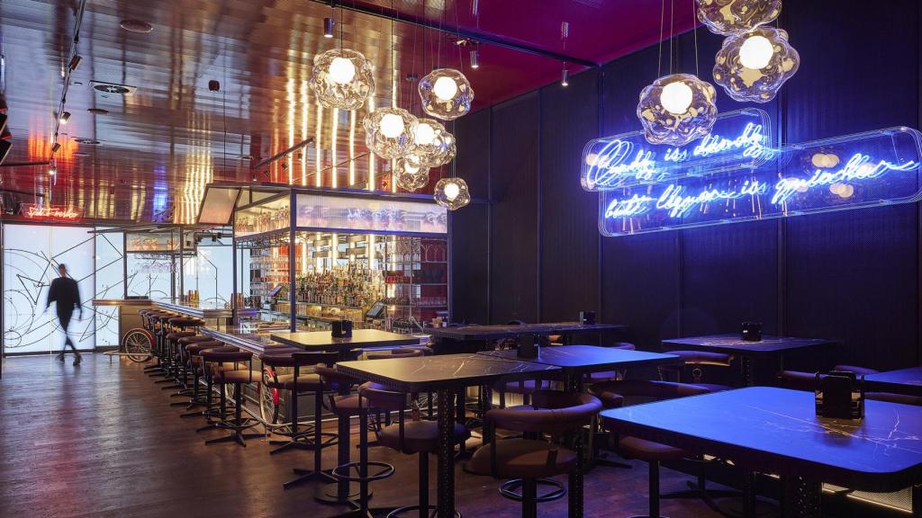 La zona del bar coctelería del StreetXo.