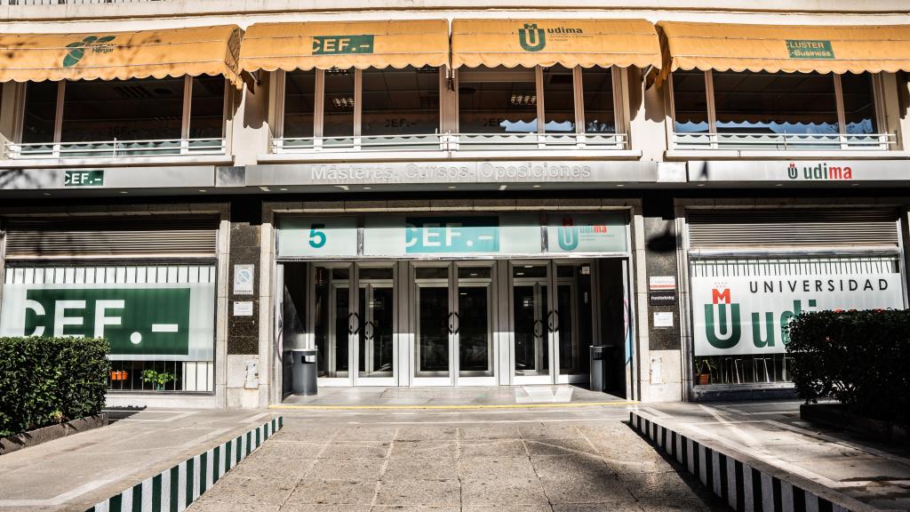 Entrada de una de las sedes del CEF, en el número 5 del paseo del General Martínez Campos, en Madrid.