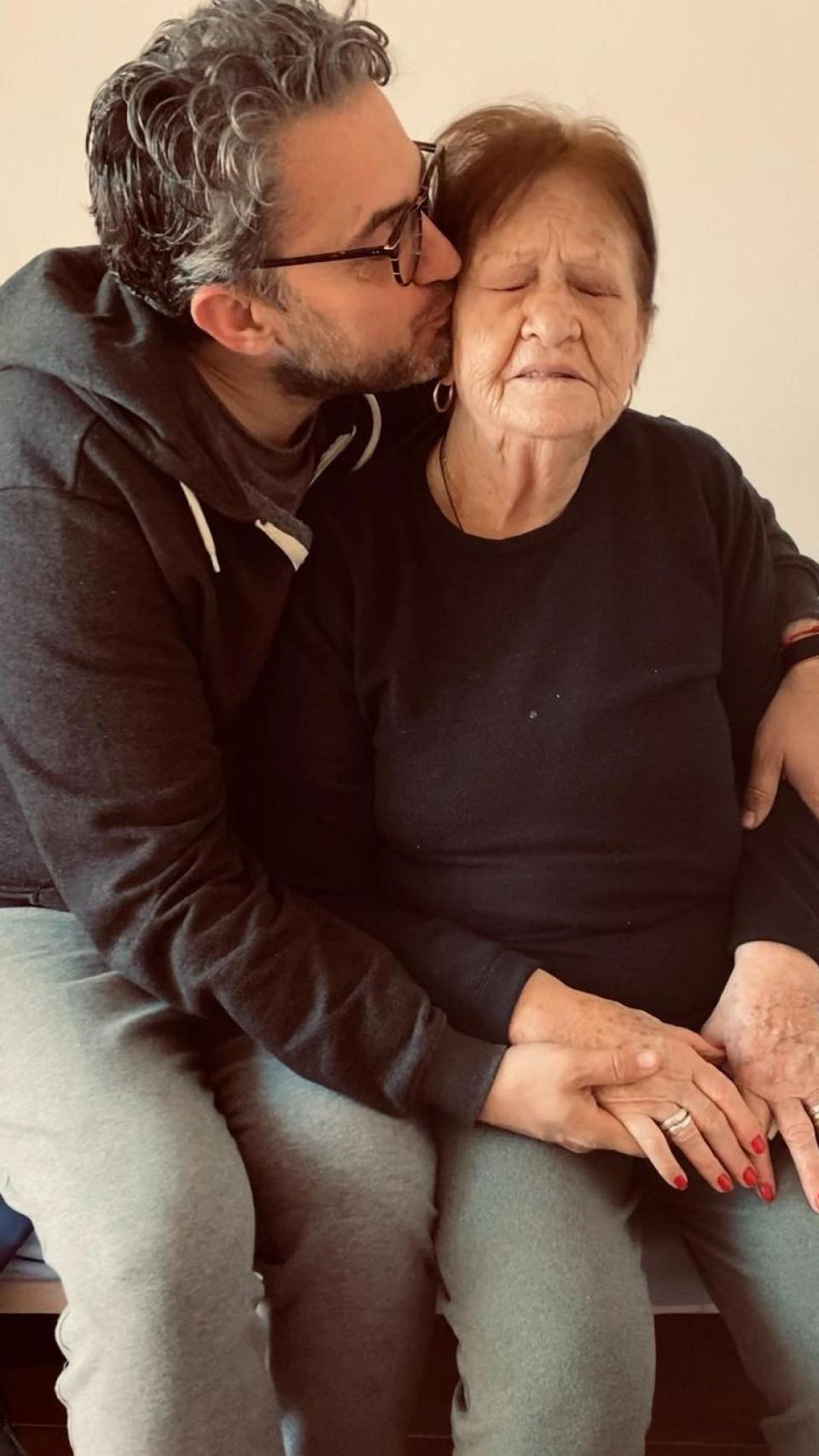 Máximo Huerta junto a su madre, Clara, en una imagen de sus redes sociales.