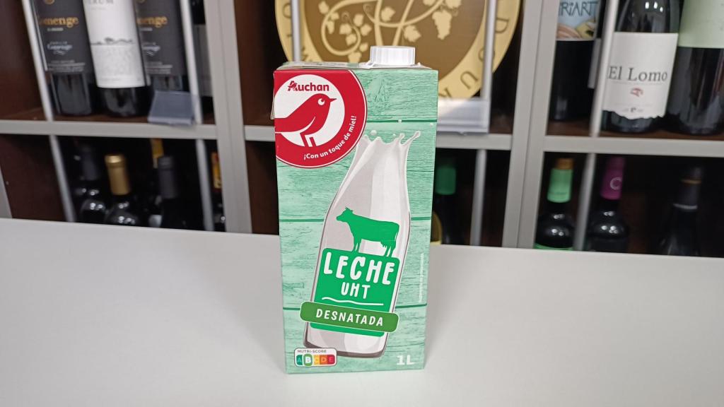 El brick de leche desnatada de Auchan, la marca blanca de Alcampo.