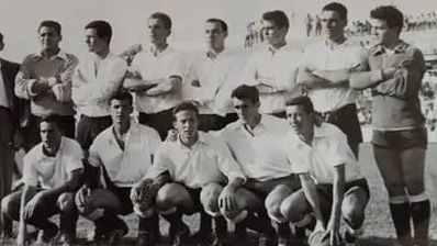 Algunos de los jugadores del Xixona C.F. en la final de la Copa San Pedro en 1962.