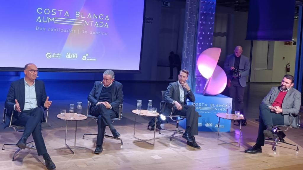 Debate sobre Metaverso y el turismo.