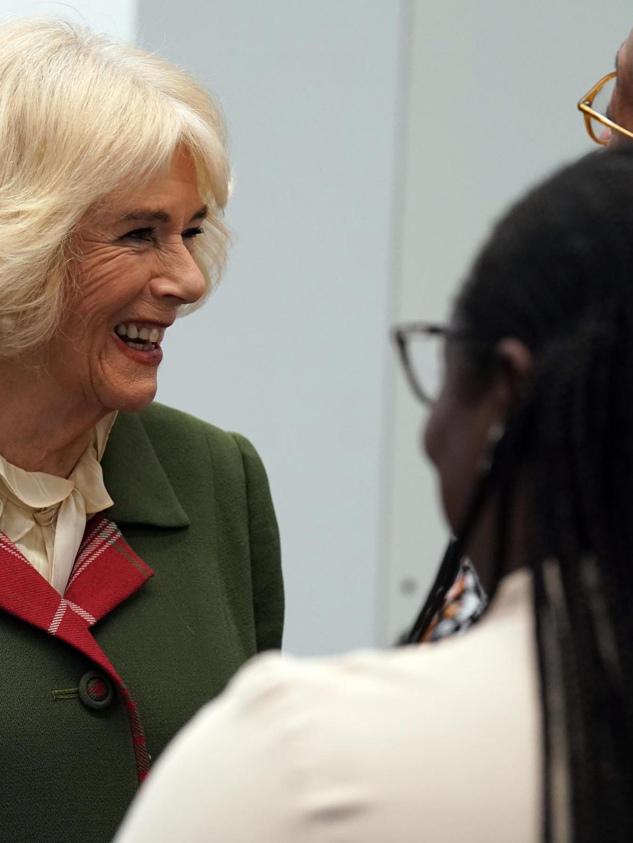 Camilla Parker durante la visita a la universidad de Aberdeen.