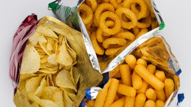 El motivo por el que las bolsas de patatas fritas están medio vacías